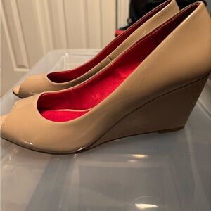 Elegant Beige Wedge Heels 👠 LIKE NEW!!